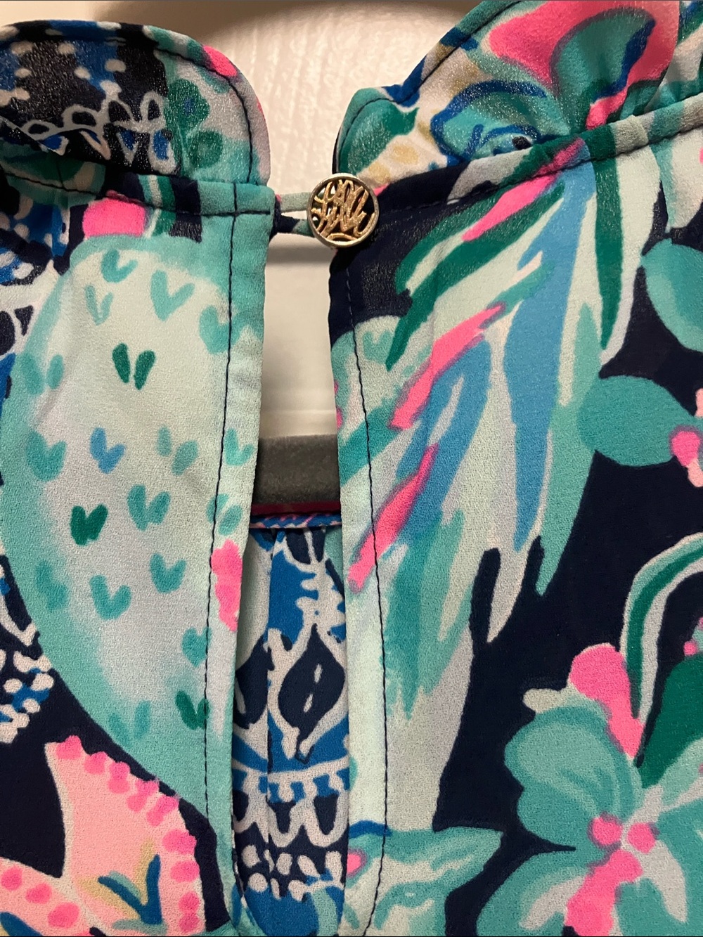 Lilly Pulitzer Talisa Ruffle Top in the "Looking Sharp" Print Size Medium - Picture 8 of 8
